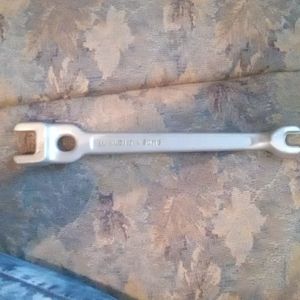 M. KLEIN & SONS bell system wrench